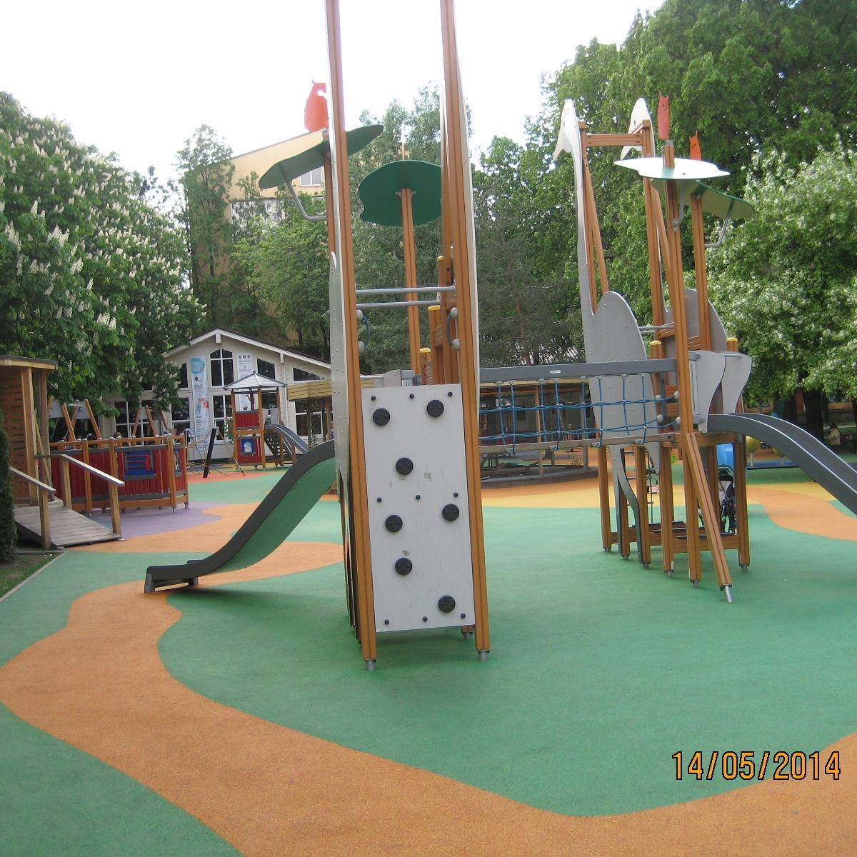 Площадка детская игровая в парке, рядом с детским клубом, Сад Эрмитаж -  map4child.ru