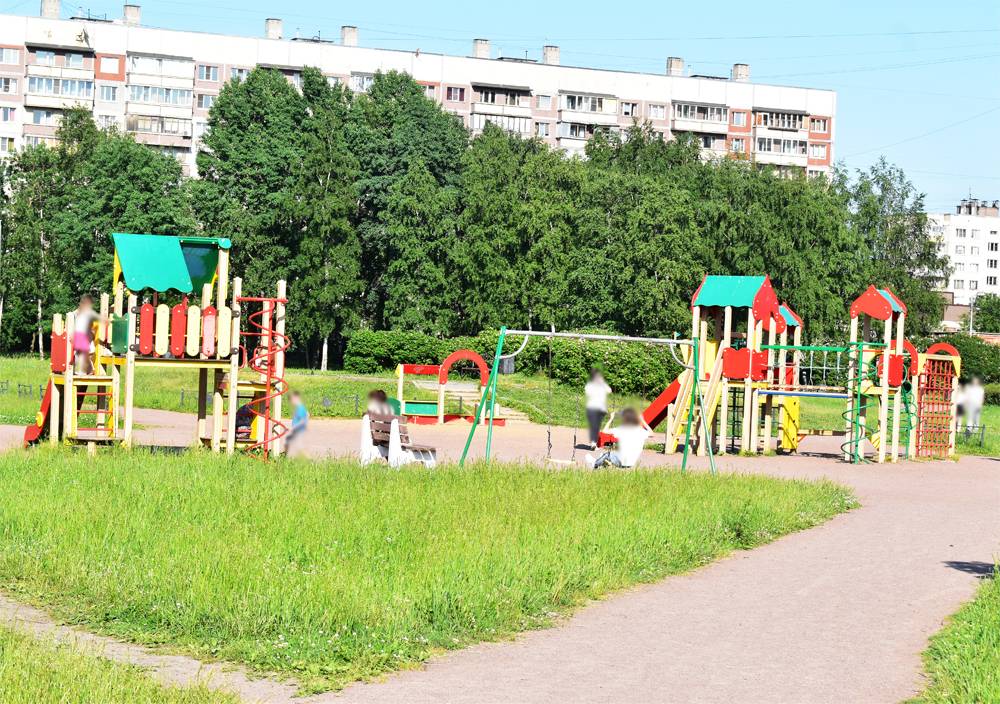 Фото: Детская площадка в парке Строителей