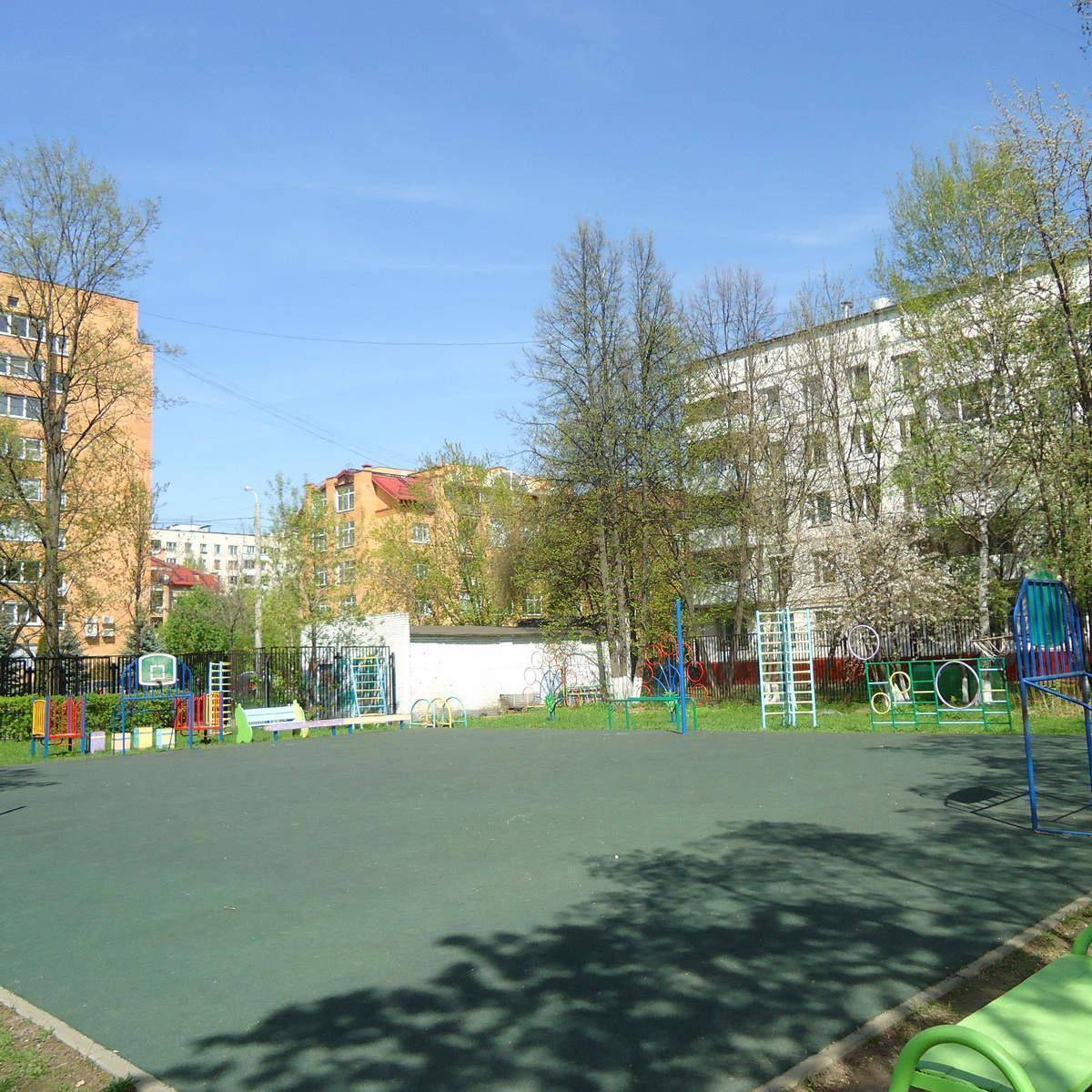Фото: Площадка детская игровая в парке, ГБОУ Школа №883