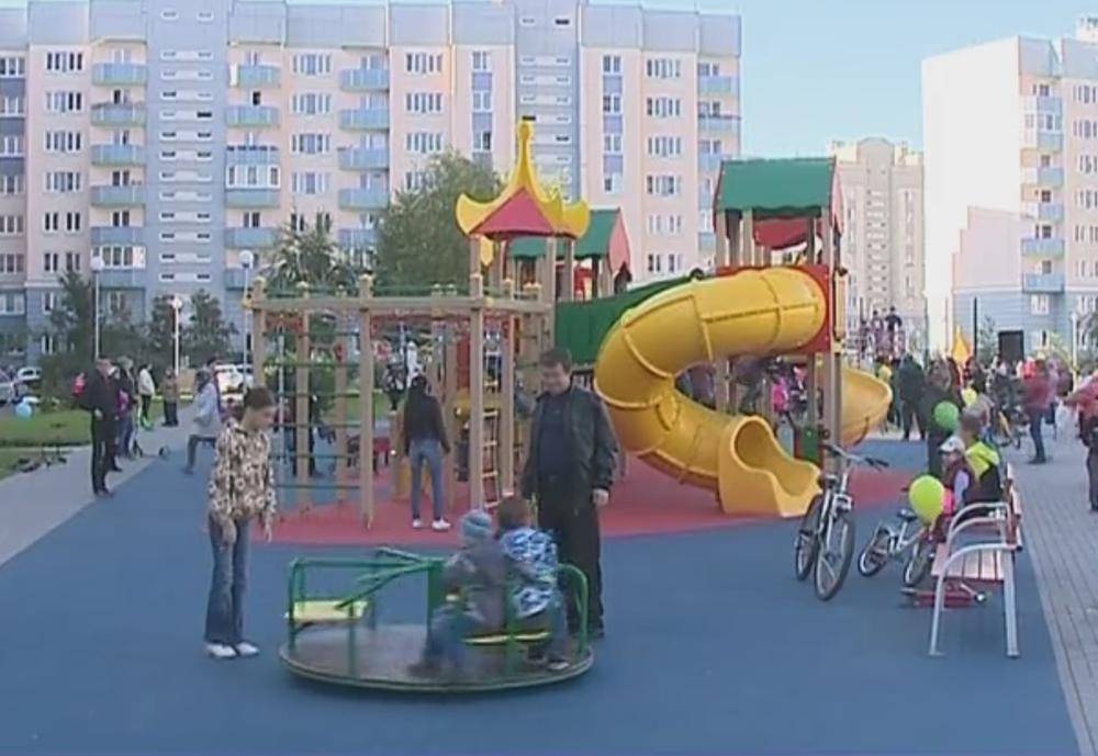 Фото: Детская площадка на Маршала Захарова 18. Санкт-Петербург