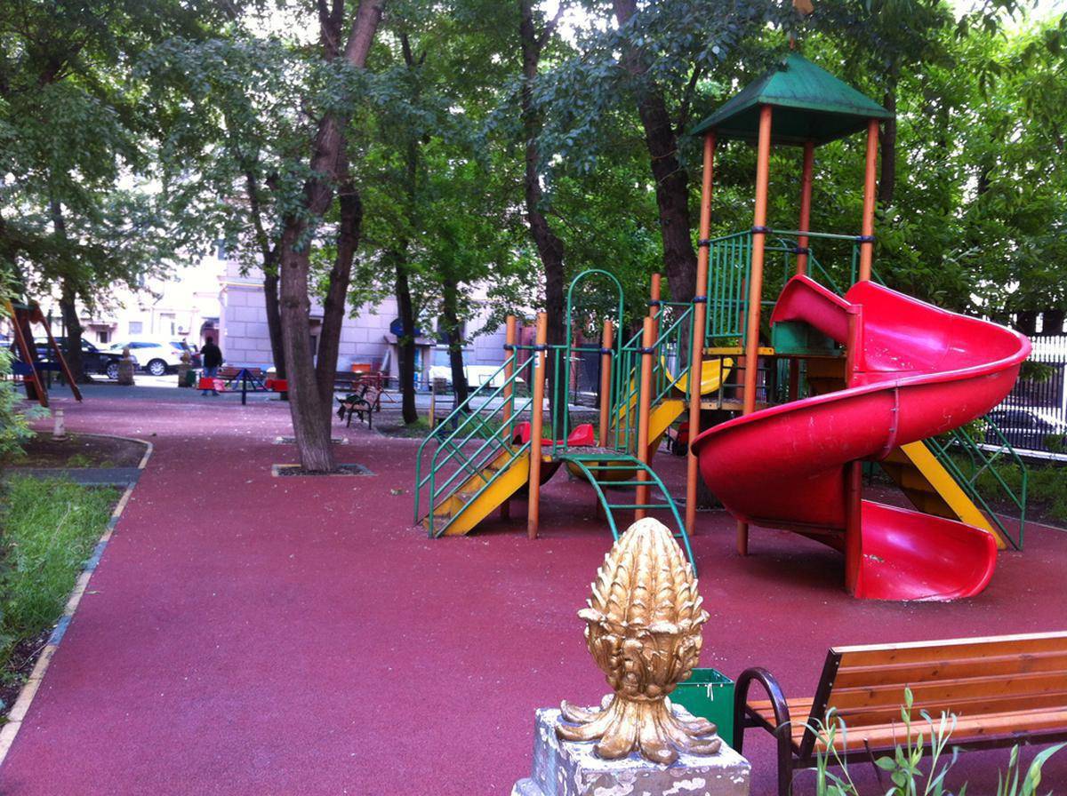 Фото: Детская площадка во дворе дома 79 на проспекте Мира, Москва