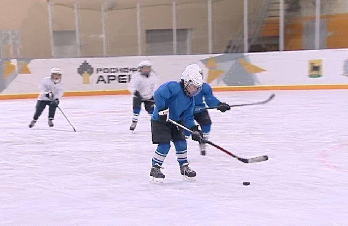 Фото: Детская секция по хоккею с шайбой в Роснефть Арене г. Сызрань