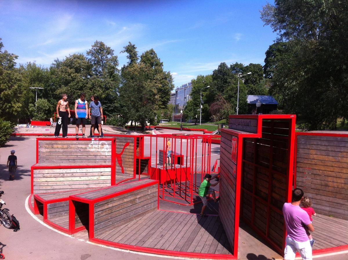 Фото: Скейт-парк с площадкой для паркура в парке Горького